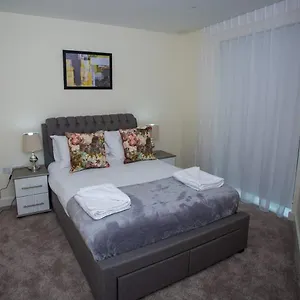 Apartment Unique 2 Bed, London